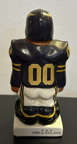 60's MINNESOTA VIKINGS KAIL SMALL STANDING LINEMAN STATUE