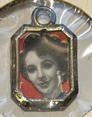 VINTAGE ELIZABETH TAYLOR GUMBALL CHARM