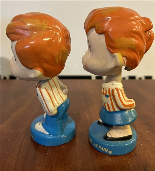 VINTAGE 1964-65 NEW YORK WORLD'S FAIR KISSING BOBBING HEADS