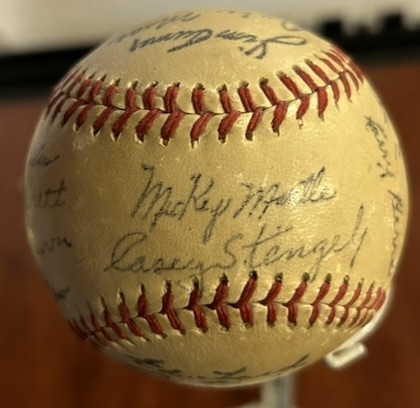 1960 NEW YORK YANKEES FACSIMILE SIGNED BASEBALL