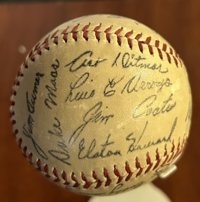 1960 NEW YORK YANKEES FACSIMILE SIGNED BASEBALL