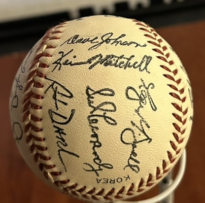 1986 NEW YORK METS FACSIMILE SIGNED BASEBALL- CHAMPIONSHIP SEASON