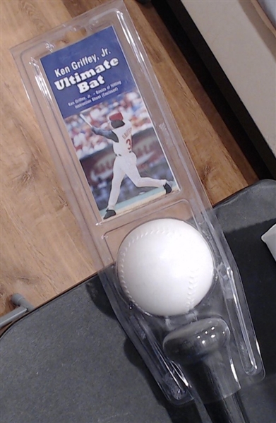 KEN GRIFFEY JR LOUSIVILLE SLUGGER WIFFLE BALL BAT WITH BALL