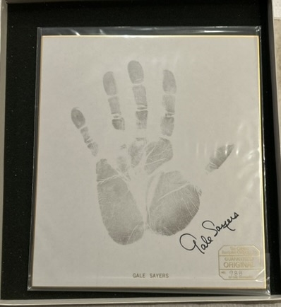 GALE SAYERS SIGNED HANDPRINT w/BOX