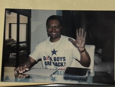 GALE SAYERS SIGNED HANDPRINT w/BOX