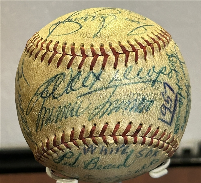 1957 CHICAGO WHITE SOX TEAM SIGNED BASEBALL - 31 SIGNATURES w/COA