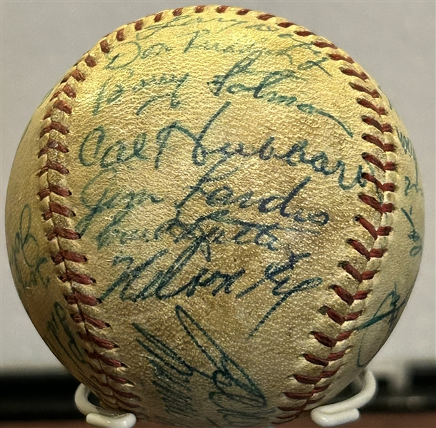 1957 CHICAGO WHITE SOX TEAM SIGNED BASEBALL - 31 SIGNATURES w/COA