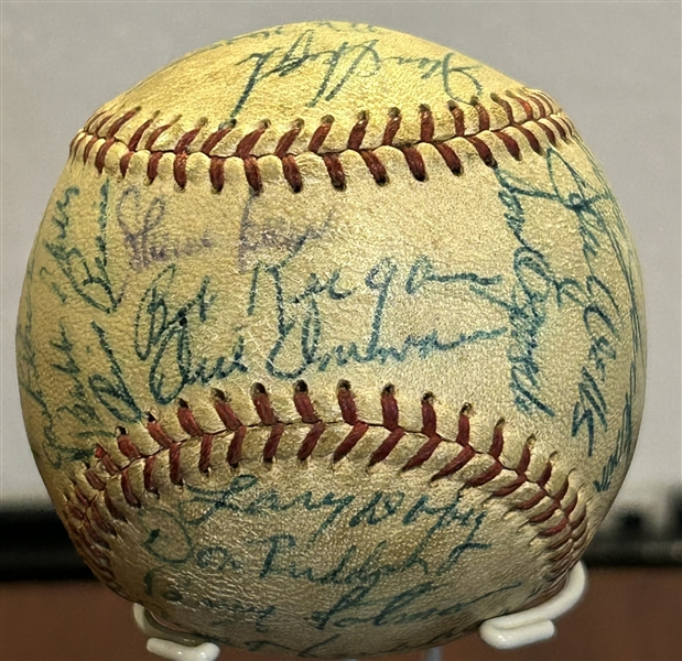 1957 CHICAGO WHITE SOX TEAM SIGNED BASEBALL - 31 SIGNATURES w/COA