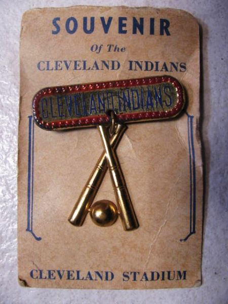 40'S CLEVELAND INDIANS SOUVENIR PIN w/ORIGINAL CARD