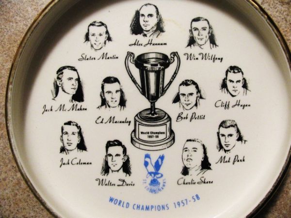ST. LOUIS HAWKS 1957-58 WORLD CHAMPIONS TEAM ASHTRAY