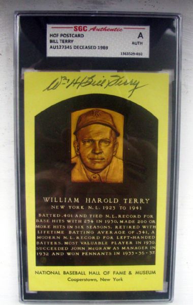 BILL TERRY SIGNED HOF POST CARD - SGC SLABBED & AUTHENTICATED