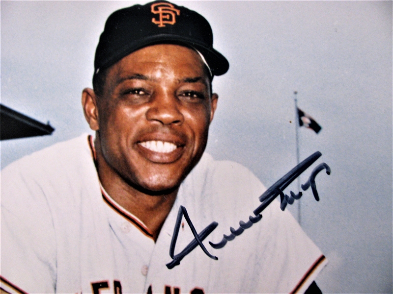 WILLIE MAYS SIGNED 11 X 14 PHOTO w/CAS COA