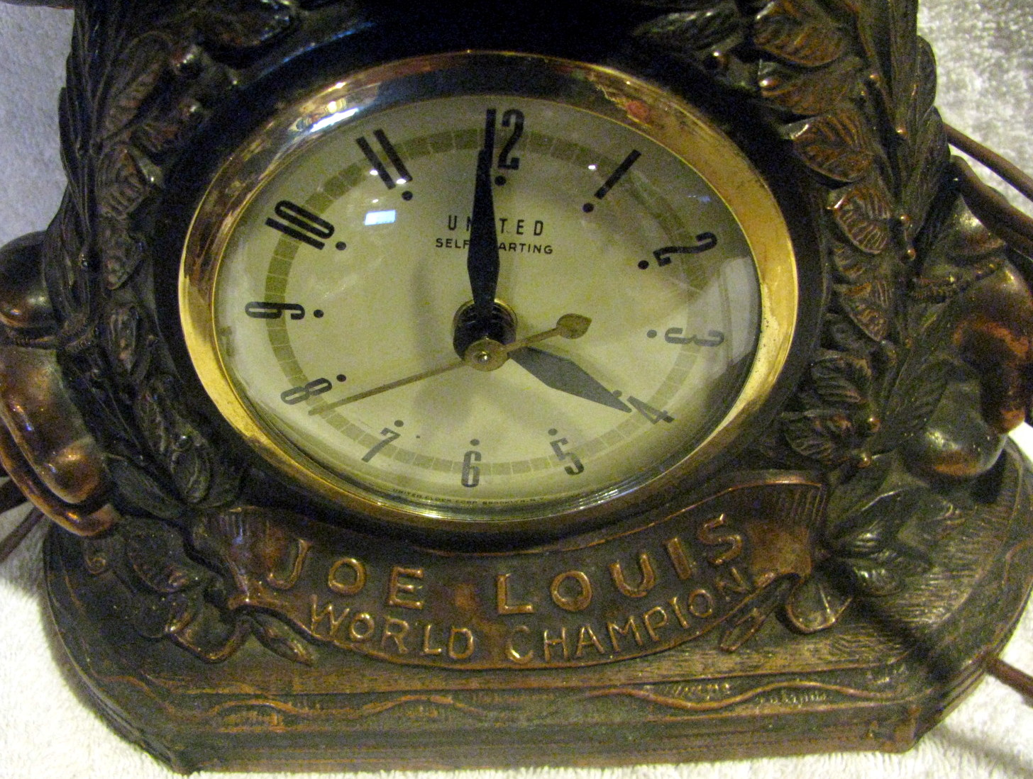 Lot Detail - 30's/40's JOE LOUIS FIGURAL CLOCK