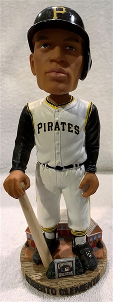 ROBERTO CLEMENTE COOPERSTOWN COLLECTION BOBBING HEAD