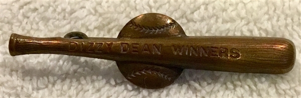 1935 DIZZY DEAN WINNERS PIN - BAT SHAPED