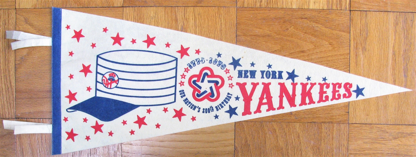 1976 NEW YORK YANKEES 200TH BIRTHDAY PENNANT