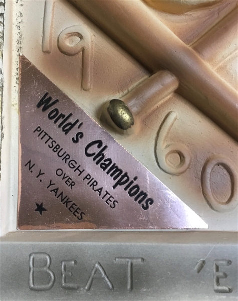 1960 PITTSBURGH PIRATES WORLD CHAMPIONS CHALK WARE PLAQUE w/BOX