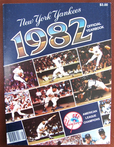 1982 NEW YORK YANKEES YEARBOOK w/ BASEBALL CARDS