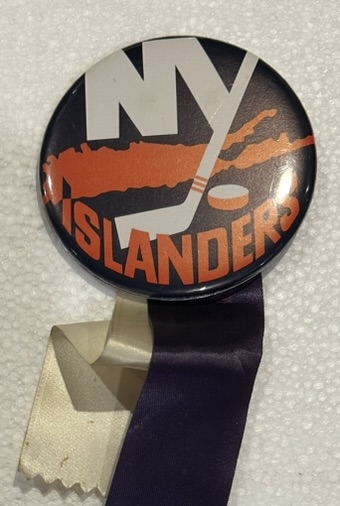 VINTAGE NEW YORK ISLANDERS PIN- LARGE SIZE