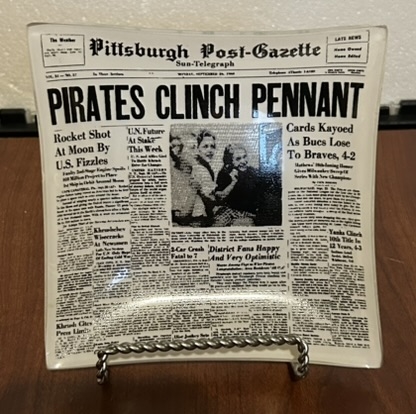 VINTAGE 1960 PIRATES CLINCH PENNANT TRAY