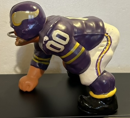 60's MINNESOTA VIKINGS KAIL LARGE DOWN LINEMAN STATUE