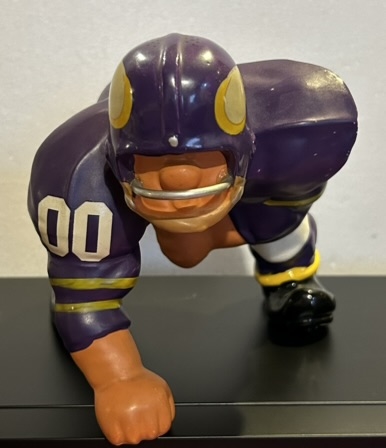 60's MINNESOTA VIKINGS KAIL LARGE DOWN LINEMAN STATUE