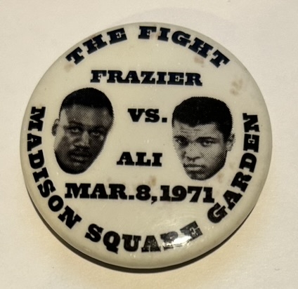 VINTAGE 1971 ALI vs FRAZIER PIN - FIRST FIGHT