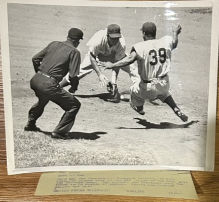 1953 ROY CAMPANELLA STEALS SECOND BASE WIRE PHOTO