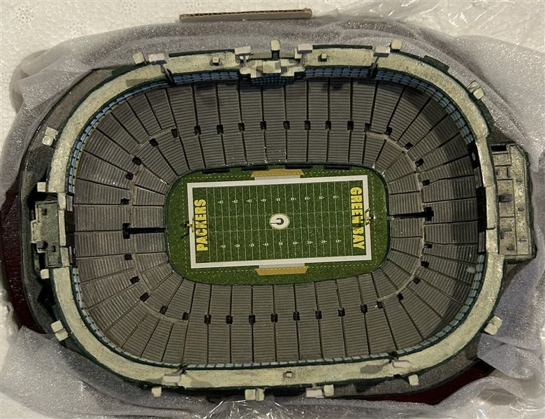 LAMBEAU FIELD GREEN BAY PACKERS DANBURY MINT STATUE w/BOX