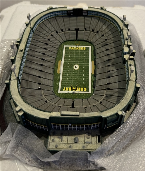 LAMBEAU FIELD GREEN BAY PACKERS DANBURY MINT STATUE w/BOX