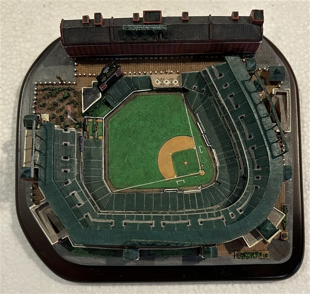 CAMDEN YARDS BALTIMORE ORIOLES DANBURY MINT STATUE w/BOX
