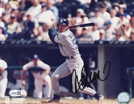 ICHIRO SUZUKI SIGNED 8X10 PHOTO W/JSA COA