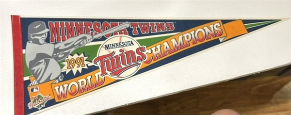 1991 MINNESOTA TWINS WORLD CHAMPIONS PENNANT